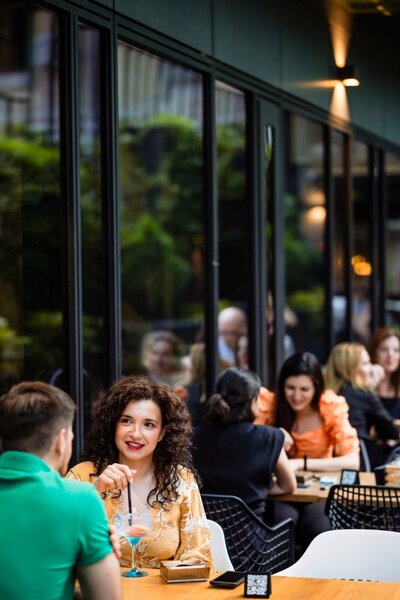 Ever After, restaurant cu bar